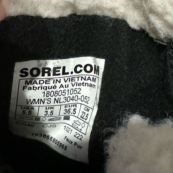 SOREL NWT Explorer Carnival with Faux Fur Collar - Picture 12 of 12